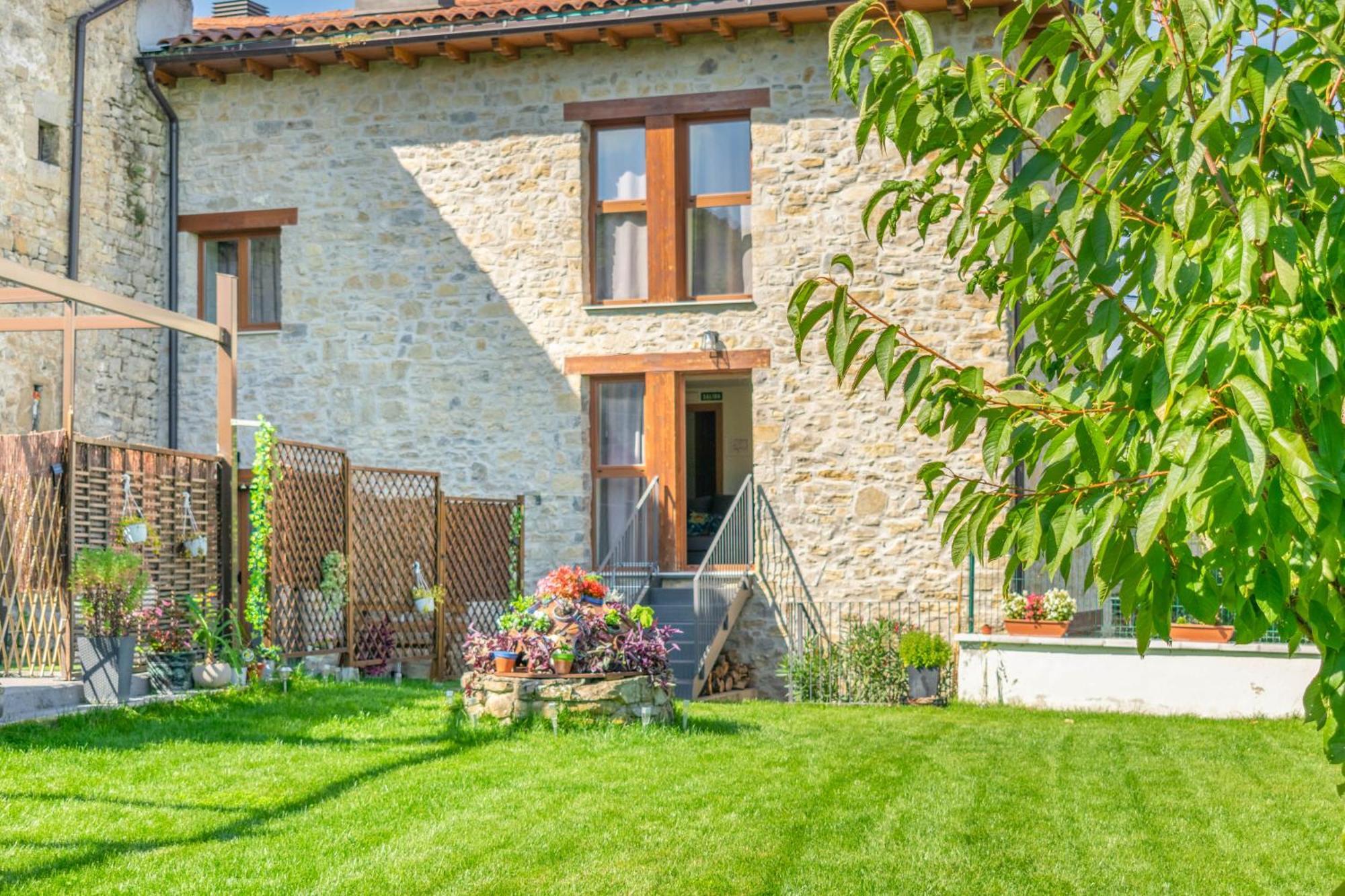 Acogedora Casa Rural Con Jardin Y Barbacoa Proxima A Pamplona Ilzarbe エクステリア 写真